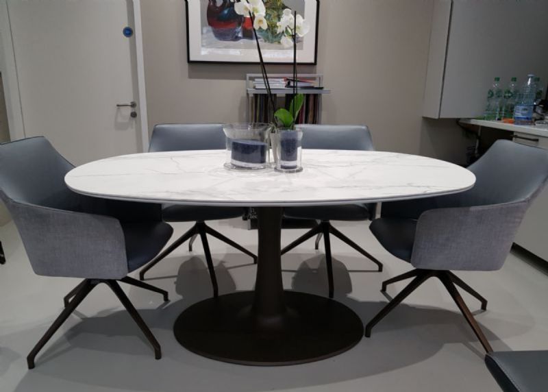 'Columna' dining table